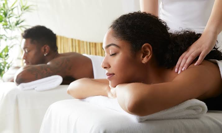 Couples massage side by side